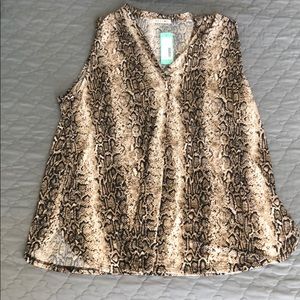 New pleat detail snakeskin knit top.